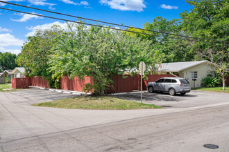 827 SW 15th Ave in Fort Lauderdale, FL - Building Photo - Building Photo