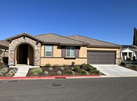 1977 Apiary Wy in Hughson, CA - Building Photo