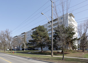 Sixth Line Apartments in Oakville, ON - Building Photo - Building Photo