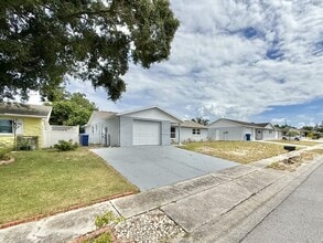 6417 Sutherland Ave in New Port Richey, FL - Building Photo - Building Photo