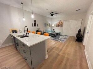 312 Bamboo Dr in Port Charlotte, FL - Foto de edificio - Building Photo