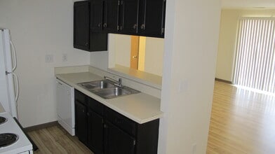9621 Vinca Cir, Unit F in Charlotte, NC - Building Photo - Building Photo