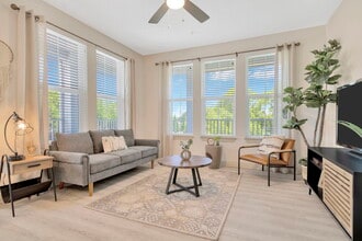 Mystic Pointe Apartments in Land O Lakes, FL - Foto de edificio - Building Photo