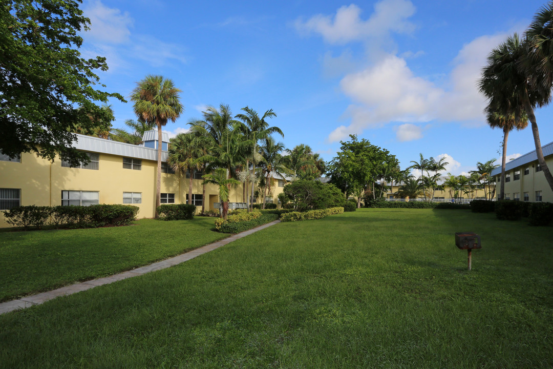 10X Harbour Breeze in Stuart, FL - Foto de edificio