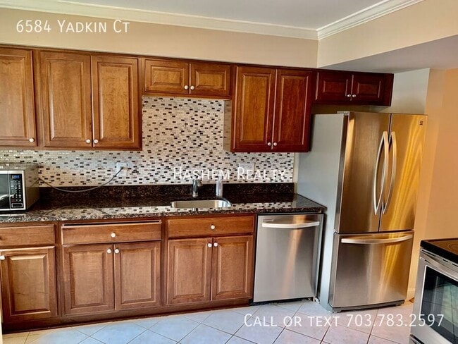 6584 Yadkin Ct in Alexandria, VA - Building Photo - Building Photo