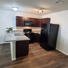 609 Cedar Point Dr in Livingston, TX - Building Photo - Building Photo