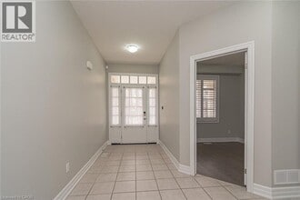 558 Sundew Dr in Waterloo, ON - Building Photo - Building Photo