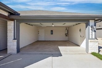 5000 Hazelnut Ln in Austin, TX - Building Photo - Building Photo