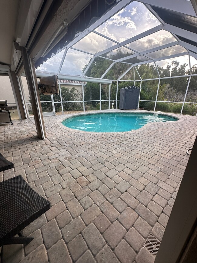 property at 8960 Huntington Pointe Dr