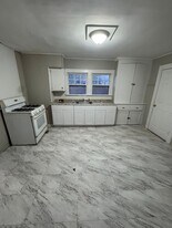 41 Hobson Ave in Saint James, NY - Building Photo