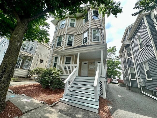 property at 21 Macarthur St