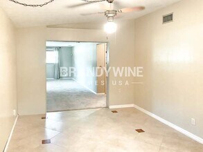 7671 Vale Dr in Jacksonville, FL - Building Photo - Building Photo