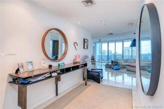5959 Collins Ave-Unit -1208 in Miami Beach, FL - Foto de edificio - Building Photo