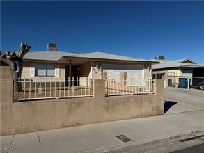 1008 Eugene Cernan St in Las Vegas, NV - Building Photo - Building Photo