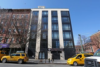 952 Columbus Ave in New York, NY - Building Photo - Building Photo