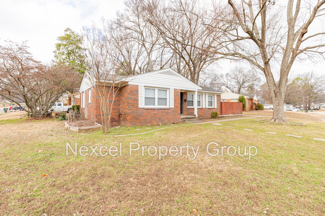 445 Sharon Dr in Memphis, TN - Building Photo - Building Photo