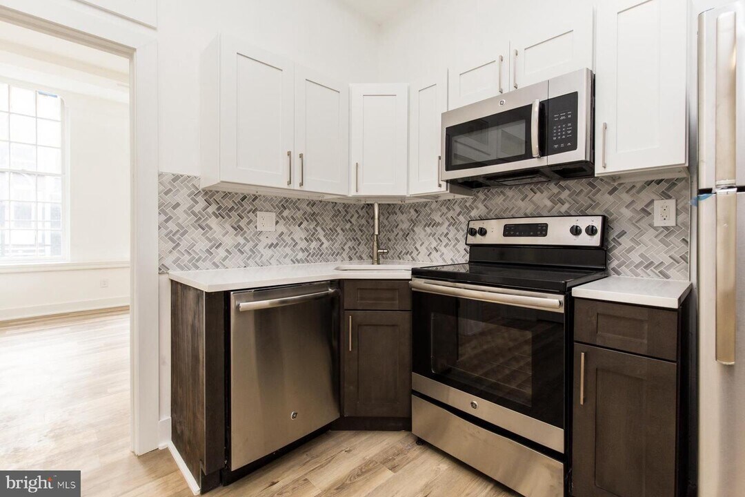 44 S 3rd St-Unit -2 in Philadelphia, PA - Building Photo