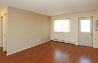 Granite Falls at Silver Lake-2130 in New Brighton, MN - Building Photo - Interior Photo