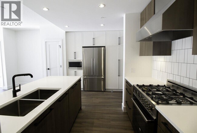 6933 Cambie St. in Vancouver, BC - Building Photo - Building Photo