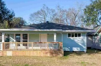 2574 Mcfaddin Ave in Beaumont, TX - Building Photo - Building Photo