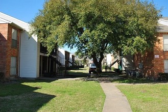 Crofton Place Apartments in Houston, TX - Building Photo - Building Photo