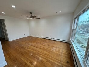 5530 N Mango Ave, Unit 2nd floor in Chicago, IL - Building Photo - Building Photo