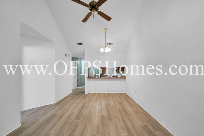8 Viking Dr NW in Fort Walton Beach, FL - Building Photo - Building Photo