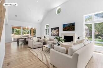 55 Archibald Way in Sag Harbor, NY - Building Photo - Building Photo