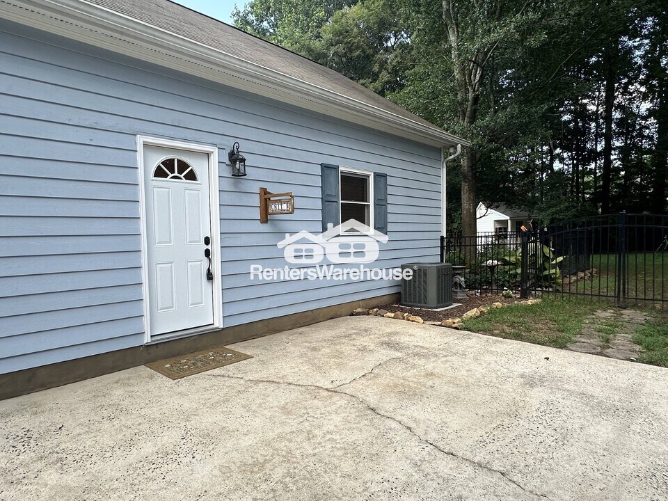 9801 Providence Forest Ln in Charlotte, NC - Building Photo