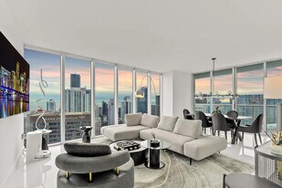 631 Brickell Ave in Miami, FL - Building Photo