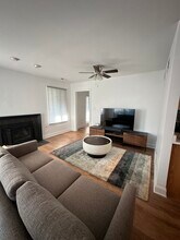 1333 Barclay Ln in Deerfield, IL - Building Photo - Building Photo