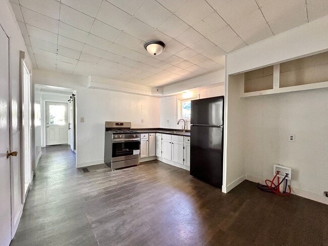 property at 1216 Quarry Ave NW