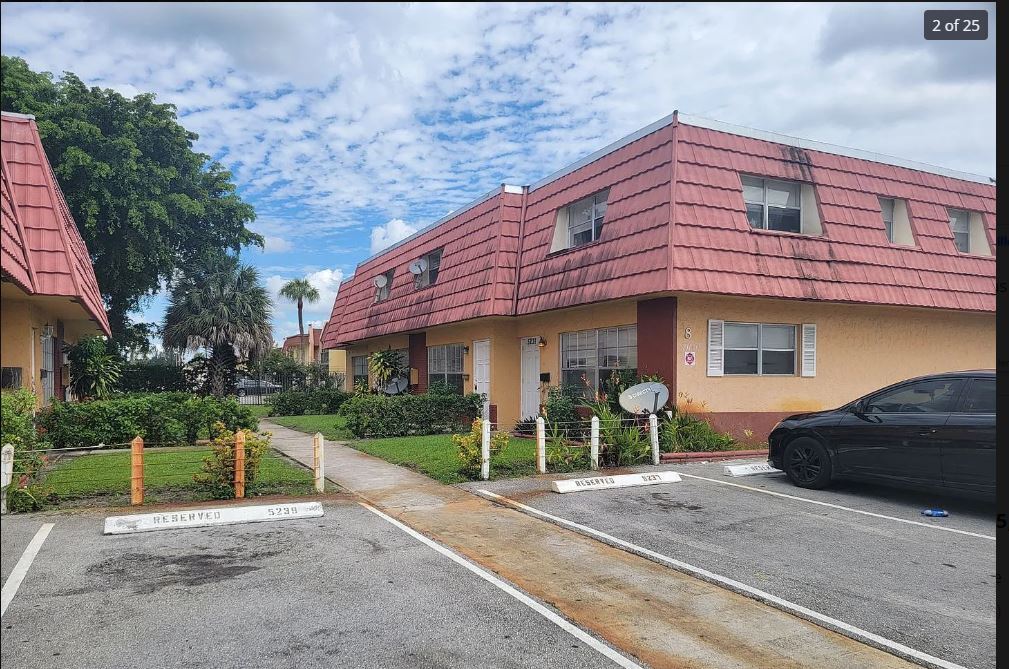 5233 NW 27th St in Lauderhill, FL - Building Photo