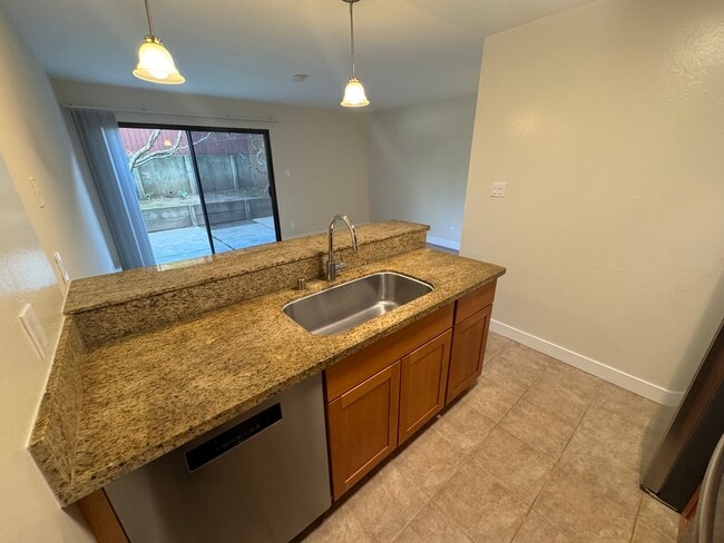 1056 Grand St in South San Francisco, CA - Building Photo - Building Photo