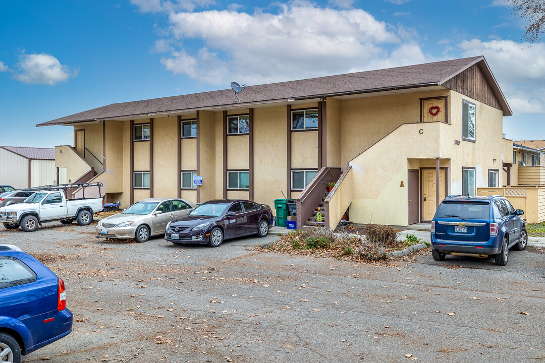 1810 W 21st Ave in Kennewick, WA - Building Photo