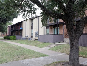 Arroyo Vista Apartments in Mesquite, TX - Building Photo - Building Photo