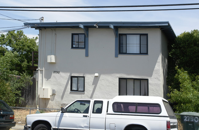 2750 Argyll Ave in Concord, CA - Foto de edificio - Building Photo