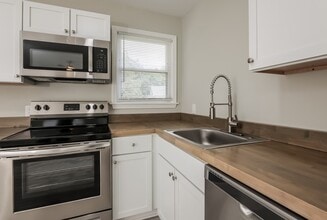 1885 Hazelwood Dr in Charleston, SC - Foto de edificio - Building Photo