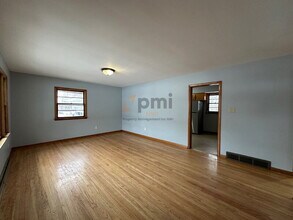 202 E 68th Pl in Merrillville, IN - Building Photo - Building Photo