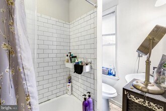 238 W Girard Ave in Philadelphia, PA - Building Photo - Building Photo