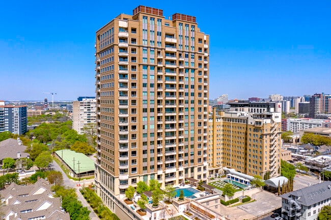 Residences at the Stoneleigh in Dallas, TX - Building Photo - Building Photo