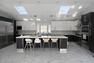 11 Woodland Dr in West Long Branch, NJ - Building Photo - Building Photo