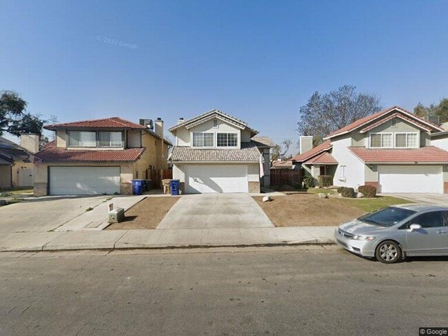 property at 2909 Woodglen Dr
