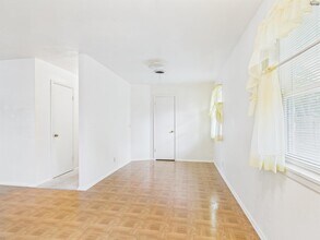 4723 N Shore Dr in Wichita Falls, TX - Building Photo - Building Photo