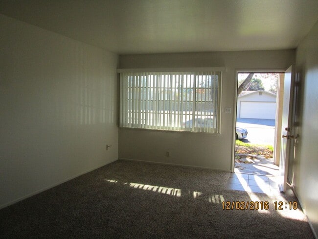 484 Fir St in Vacaville, CA - Building Photo - Building Photo