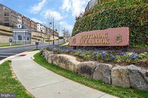 617 Sprintsail Way in Oxon Hill, MD - Building Photo