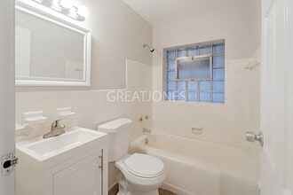 4 St George Ct in Florissant, MO - Foto de edificio - Building Photo