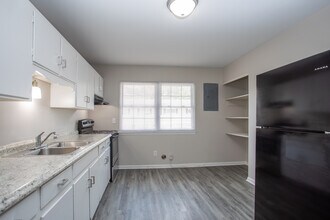 Cardinal Village Apartments in Jacksonville, NC - Building Photo - Interior Photo