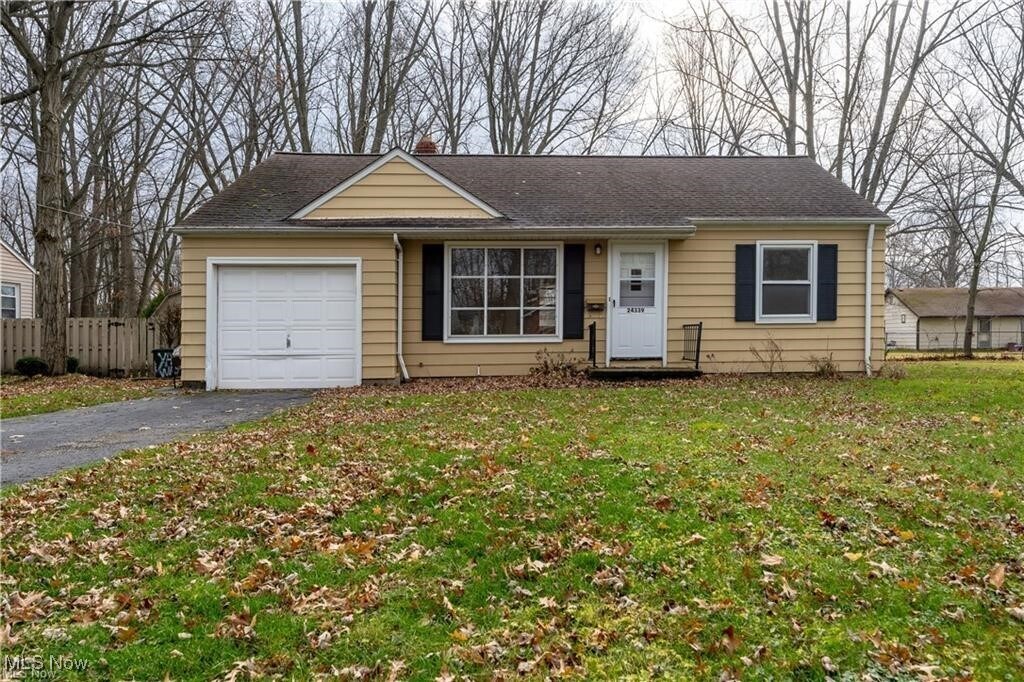 24339 Elm Rd in North Olmsted, OH - Building Photo