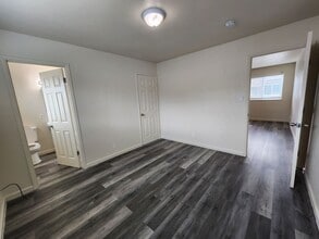 5626 53rd St in Sacramento, CA - Foto de edificio - Building Photo